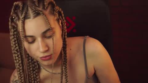 Snapshot of elliecutes chatting on 02.10.25 elliecutes online show from 02.10.25