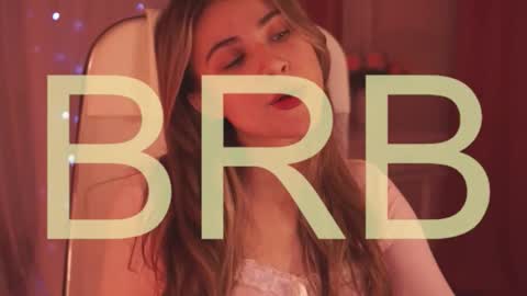 Snapshot of elliecutes chatting on 10.26.25 elliecutes online show from 10.26.25