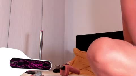 Ellie Santos online show from 06.12.26
