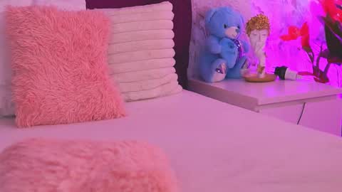 EllinaNuria online show from 04.16.26