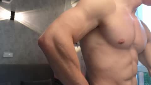 Snapshot of elliot_muscle04 chatting on 05.29.26 elliot_muscle04 online show from 05.29.26