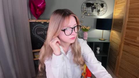 elliup online show from 10.05.25