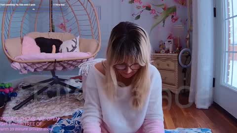 Snapshot of ells_palace chatting on 01.12.25 Ella Bella Bo Bella online show from 01.12.25