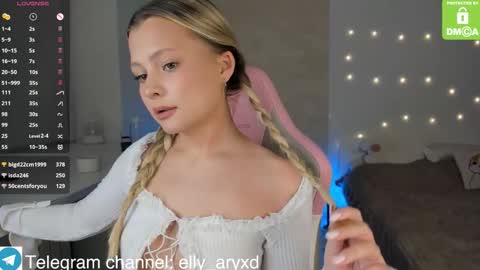 Snapshot of elly_aryxd chatting on 11.12.25 elly_aryxd online show from 11.12.25