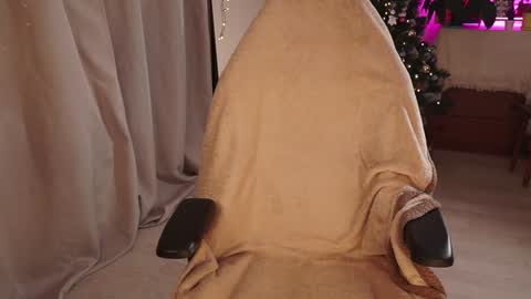 Elly online show from 12.13.24