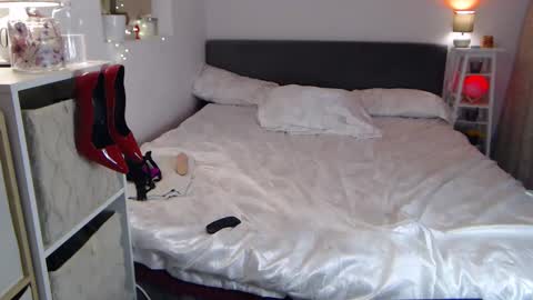 Snapshot of elly_denise chatting on 01.29.25 Denise online show from 01.29.25