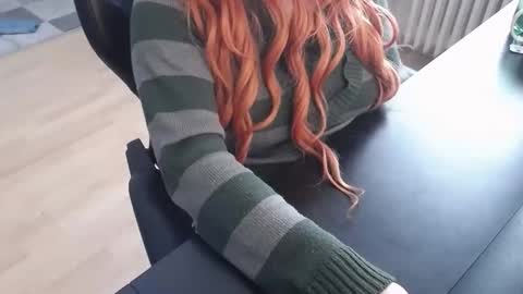 Snapshot of elly_petite chatting on 11.07.25 Elly online show from 11.07.25