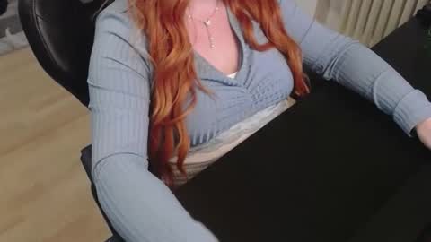 Snapshot of elly_petite chatting on 11.19.25 Elly online show from 11.19.25