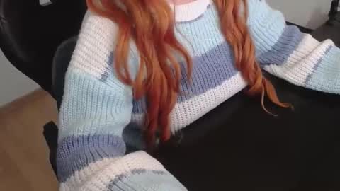 Snapshot of elly_petite chatting on 11.28.25 Elly online show from 11.28.25