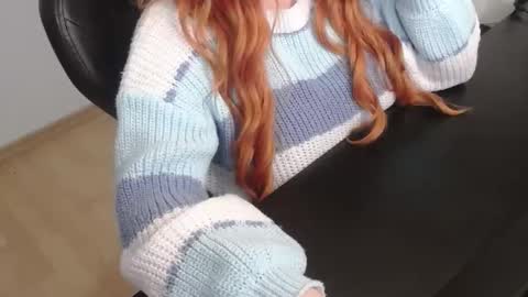 Snapshot of elly_petite chatting on 11.29.25 Elly online show from 11.29.25