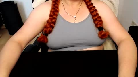 Snapshot of elly_petite chatting on 07.08.26 Elly online show from 07.08.26