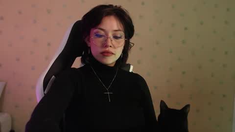 Snapshot of elly_uwuw chatting on 12.17.25 Emy Castro online show from 12.17.25