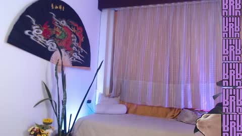 Snapshot of elly_uwuw chatting on 03.20.26 Emy Castro online show from 03.20.26