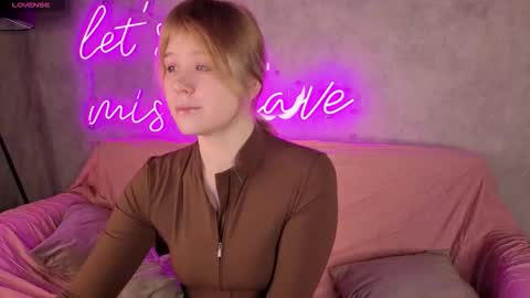 ellya_castro online show from 11.09.25