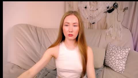 Snapshot of ellycolins chatting on 10.29.25 Elly online show from 10.29.25