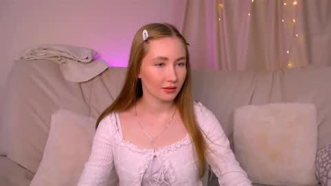 Snapshot of ellycolins chatting on 11.14.25 Elly online show from 11.14.25