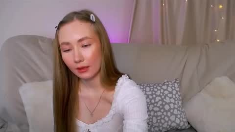 Snapshot of ellycolins chatting on 11.23.25 Elly online show from 11.23.25