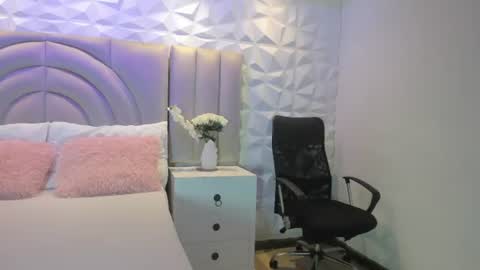 Ellye online show from 07.04.26