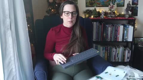 Elly Naomi online show from 12.13.24