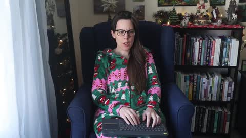 Elly Naomi online show from 12.21.24