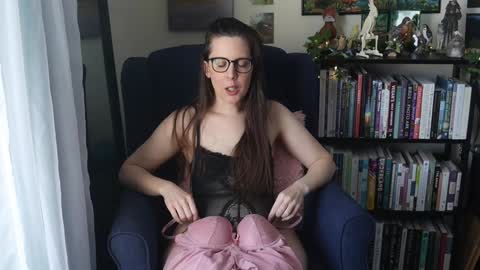 Elly Naomi online show from 01.11.25