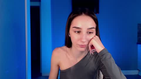 Im online Fri Sun Mon Tue Thu Fri Sat3 from 1000 online show from 12.02.24