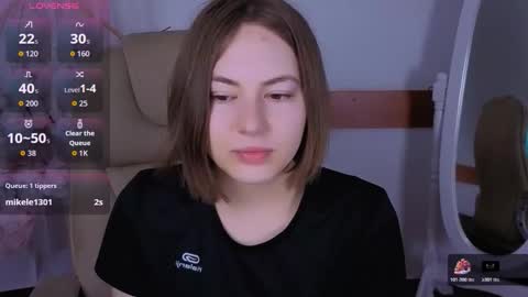 Snapshot of elma_lily chatting on 10.23.25 elma_lily online show from 10.23.25