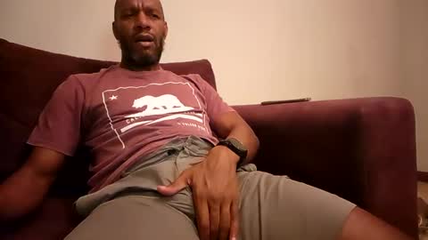 My name is Elmore. Please say hello I like to chat with you. If you have requests or dirty talk please use tip online show from 02.02.25