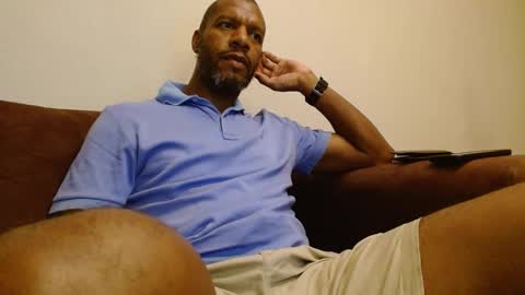 My name is Elmore. Please say hello I like to chat with you. If you have requests or dirty talk please use tip online show from 02.05.25