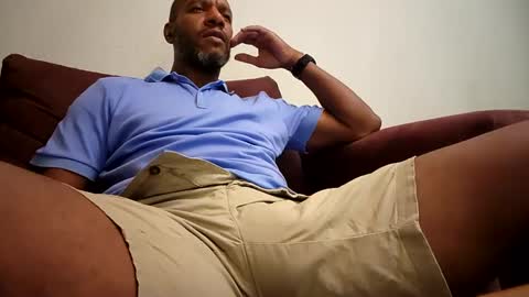 My name is Elmore. Please say hello I like to chat with you. If you have requests or dirty talk please use tip online show from 02.06.25