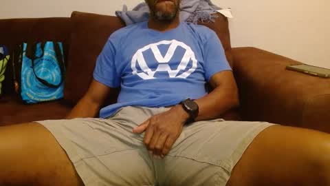 My name is Elmore. Please say hello I like to chat with you. If you have requests or dirty talk please use tip online show from 02.17.25