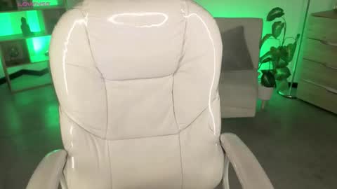 Eloise  . online show from 01.11.26