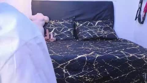 elowen_halley1 online show from 11.09.25