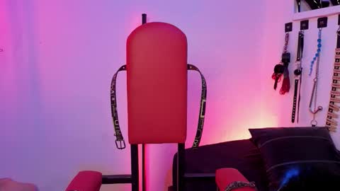 elowen_halley1 online show from 02.28.26