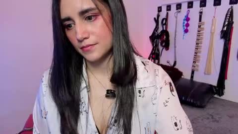 elowen_halley1 online show from 04.13.26