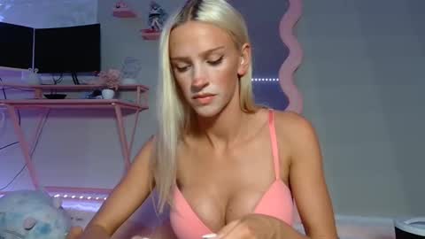 Snapshot of elsa_may chatting on 04.24.26 elsa_may online show from 04.24.26