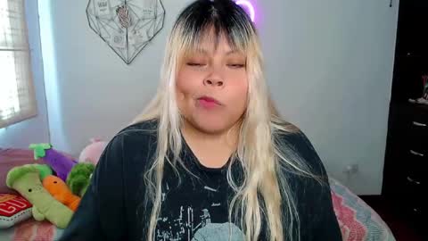 Snapshot of elymoon chatting on 09.18.25 Ely online show from 09.18.25