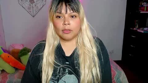 Snapshot of elymoon chatting on 10.16.25 Ely online show from 10.16.25