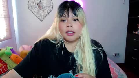 Snapshot of elymoon chatting on 10.23.25 Ely online show from 10.23.25