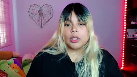 Snapshot of elymoon chatting on 11.20.25 Ely online show from 11.20.25