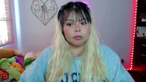 Snapshot of elymoon chatting on 11.24.25 Ely online show from 11.24.25