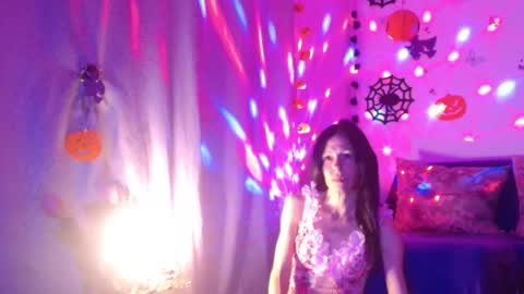 Elisa online show from 10.30.25