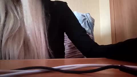 Elza Kom online show from 10.24.25