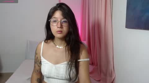 Snapshot of em_aa1 chatting on 01.18.25 A N D R E A online show from 01.18.25