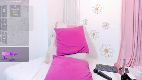 Snapshot of em_aa1 chatting on 11.06.25 A N D R E A online show from 11.06.25