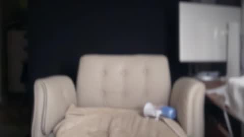 Ema Love online show from 12.21.25