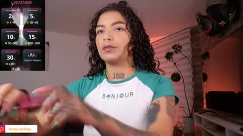 Snapshot of ema_ploxx chatting on 02.25.25 ema_ploxx online show from 02.25.25