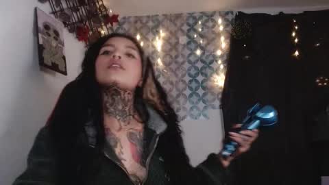 Snapshot of ema_ploxx chatting on 09.15.25 ema_ploxx online show from 09.15.25