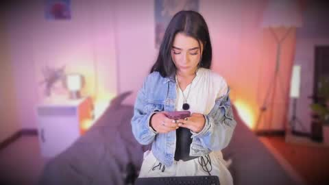 Snapshot of ema_soul chatting on 04.14.26 emma soul online show from 04.14.26