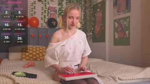 Snapshot of emacalim_ chatting on 10.31.25 Emma online show from 10.31.25